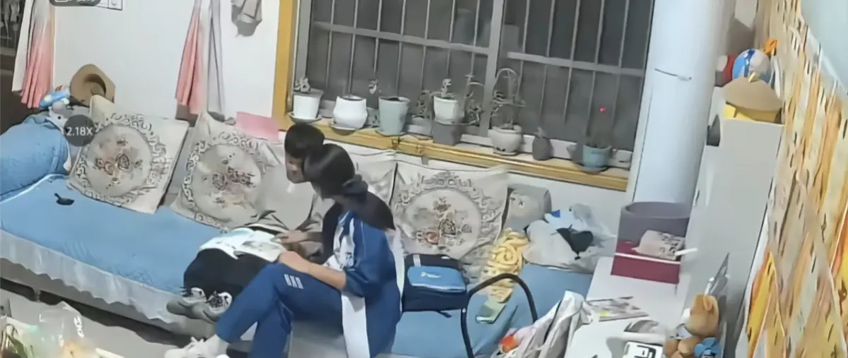 抖音热门“来自姐姐的爱”引热议-姐弟情深难舍难分事件来龙去脉全梳理-资源下载看姐姐辅导弟弟作业完整版