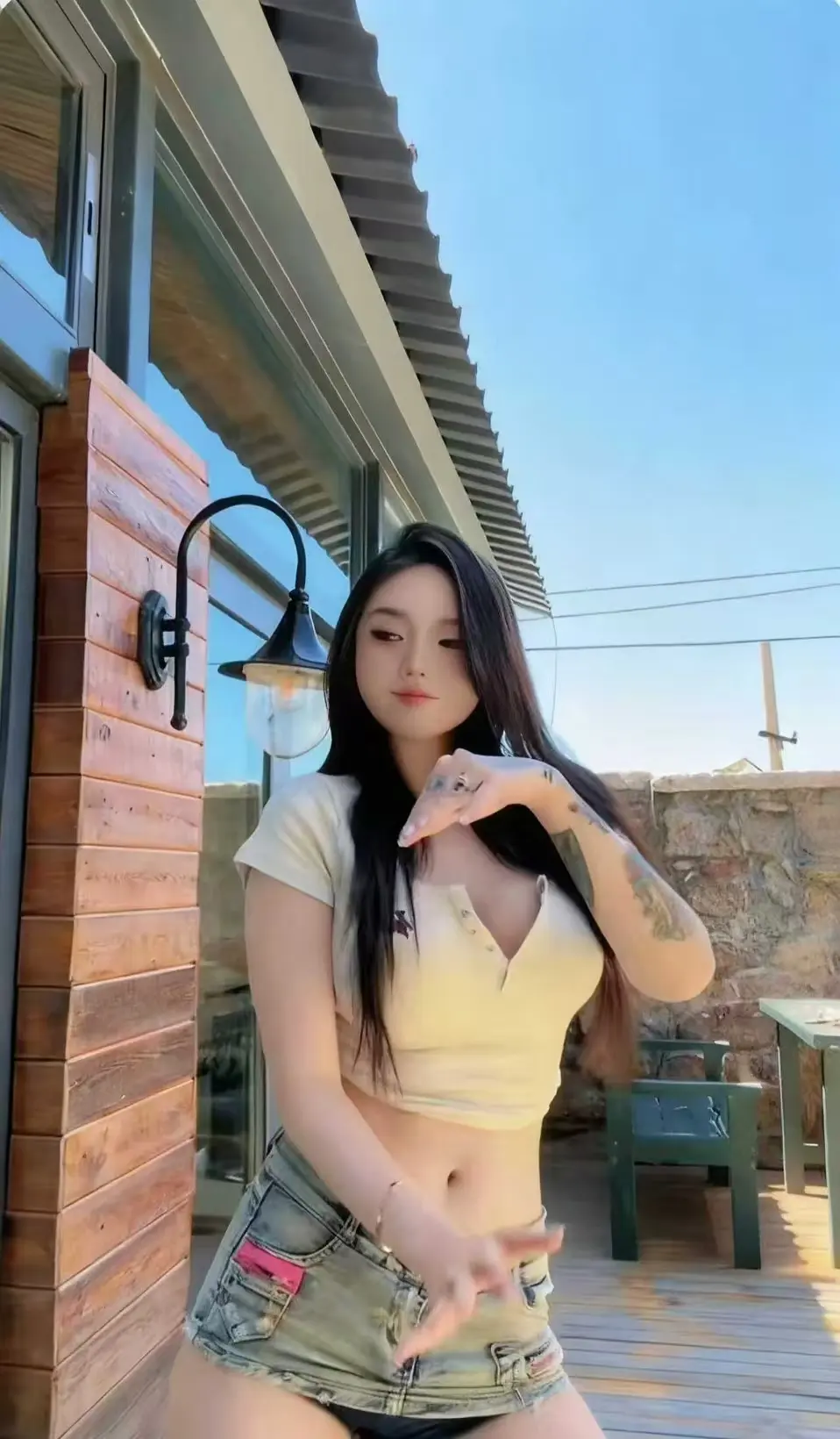 《Meena 成美男》高清全集免费看-中文版未删减版本强势来袭-资源全面开放获取-网盘无广告在线观看Meena成美男