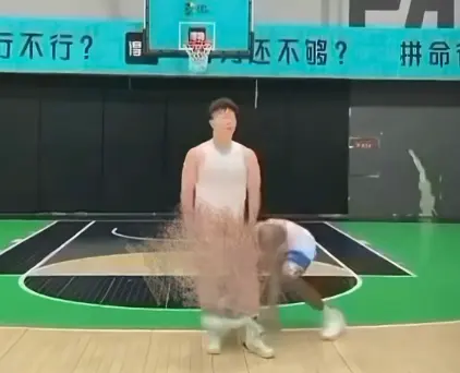 免费观看《牛教练的裤子》完整版高清-牛教练的裤子黑哥假动作防守瓦解-全网同步更新在线资源