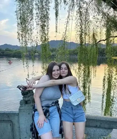 《艾玛马克斯的屈服》完整版免费在线观看-啄木鸟系列《艾玛马克斯的屈服》高清未删减-国语中字HD资源播放
