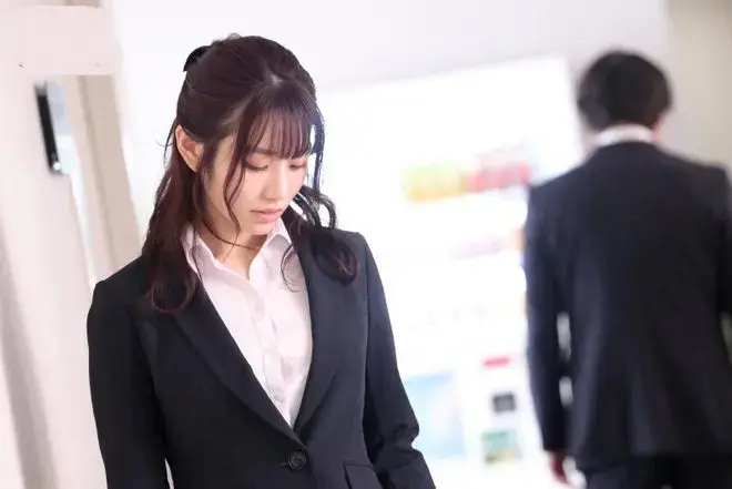 《和部长一起去出差旅》高清未删减版中字在线播放-日本伦理片完整版免费观看-出差加班剧情资源下载